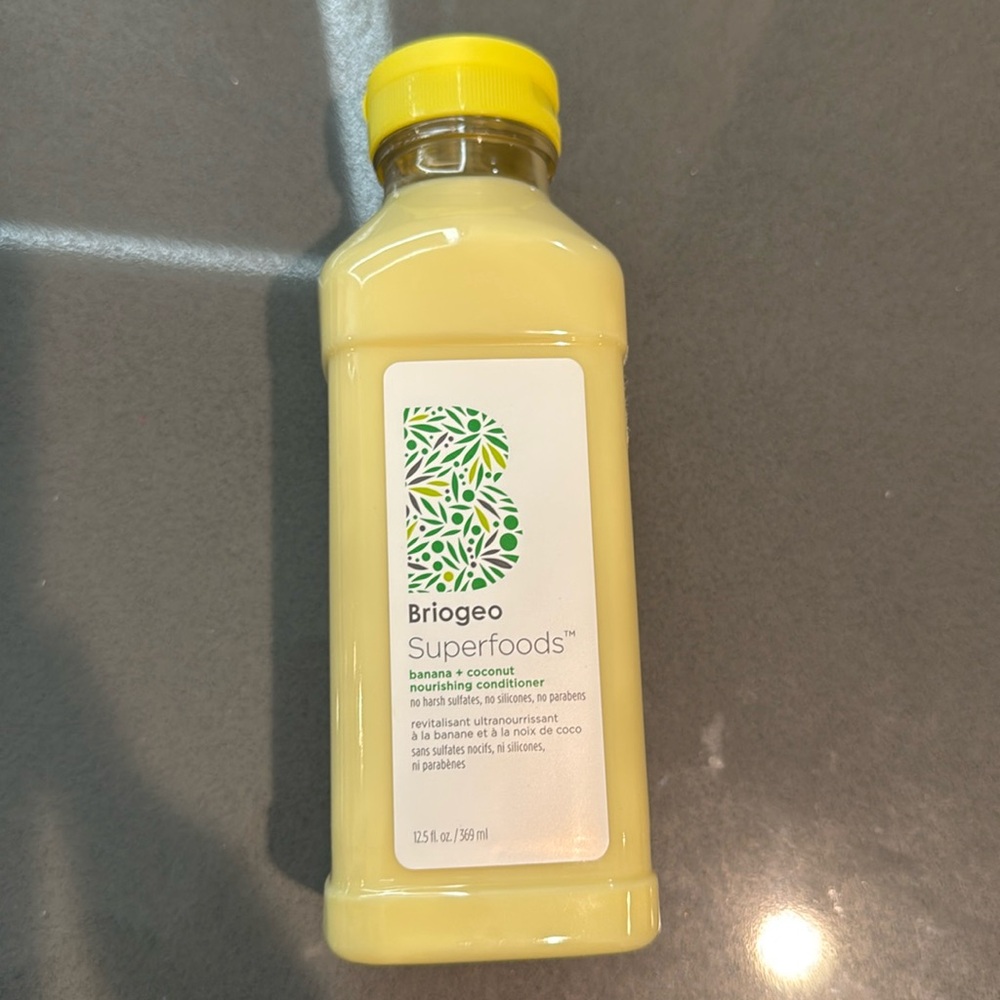 NEW - Briogeo superfoods banana + coconut nourishing conditioner